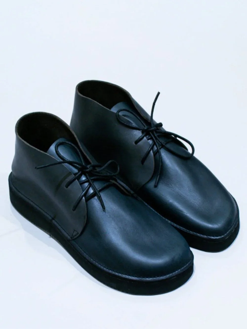 MAN-TLE • 'R0 V2 Aurora High' (Midnight Horween) • 12 • Like New